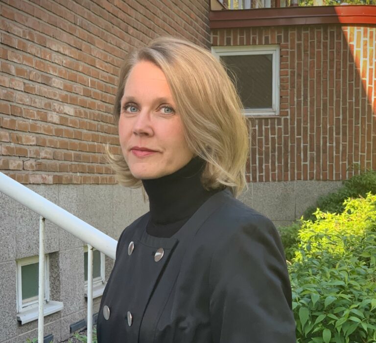 Kuvassa Sara Hildénin taidemuseon uusi johtaja Anna Hjorth-Röntynen