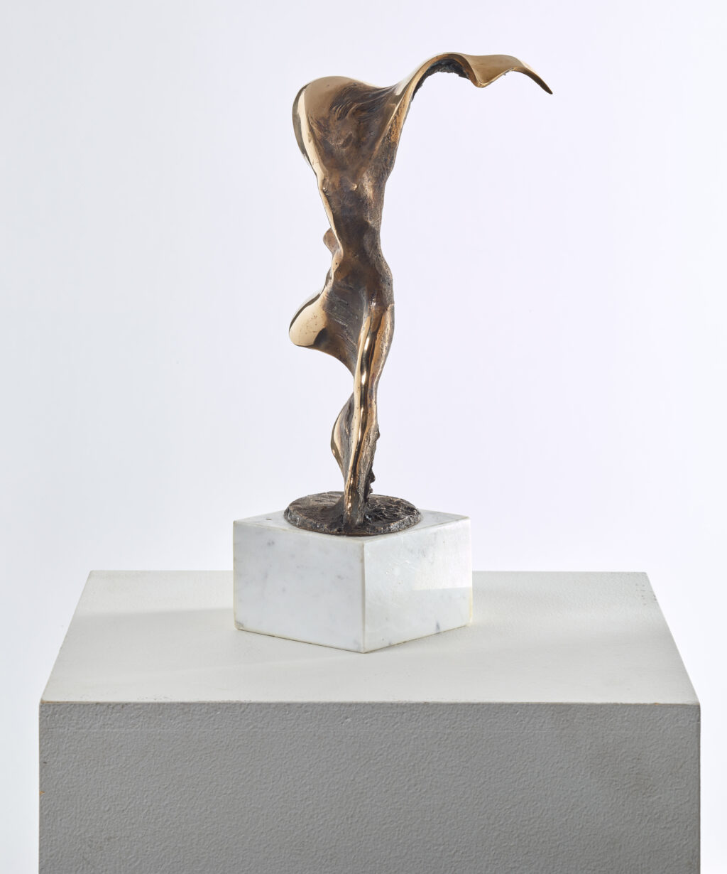 Laila Pullinen, Isadora, 1983. Pronssi, 33,5 x 20 x 16 cm. Sara Hildénin Säätiön kokoelma. Kuva: Jussi Koivunen