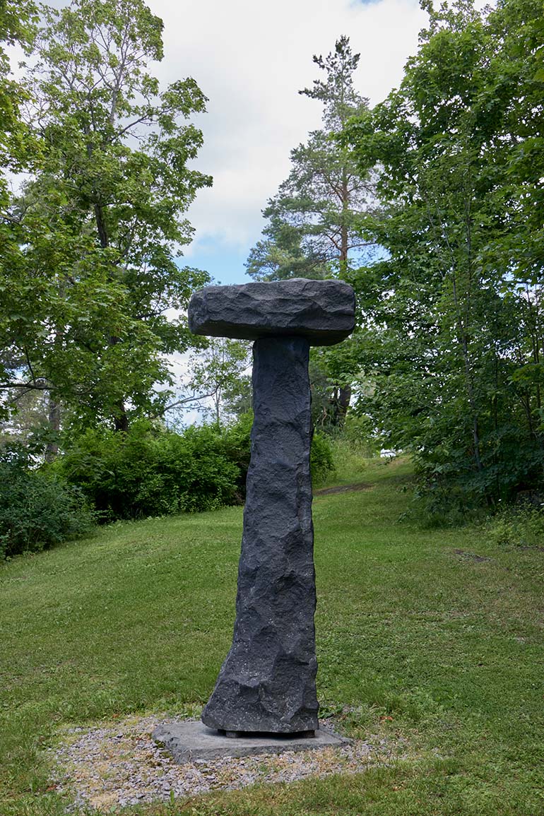 Harry Kivijärvi, Landmark, 1970. Gabbro. Sara Hildén Foundation