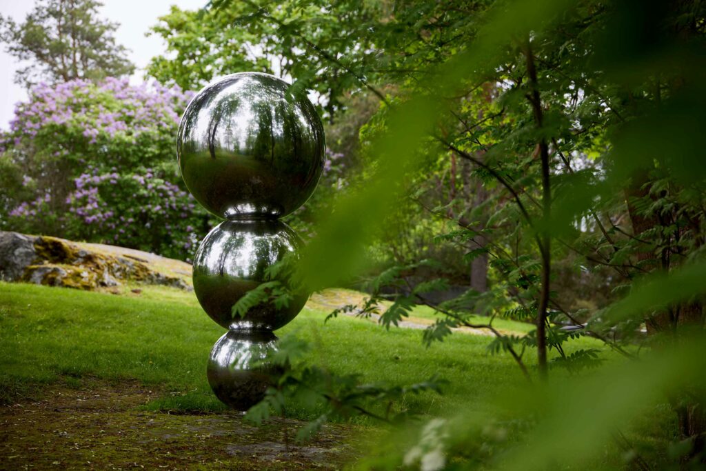 OLO-group: Pasi Karjula (b. 1964) and Marko Vuokola (b. 1967), OLO No: 45, 2007–09. Stainless steel. Sara Hildén Foundation