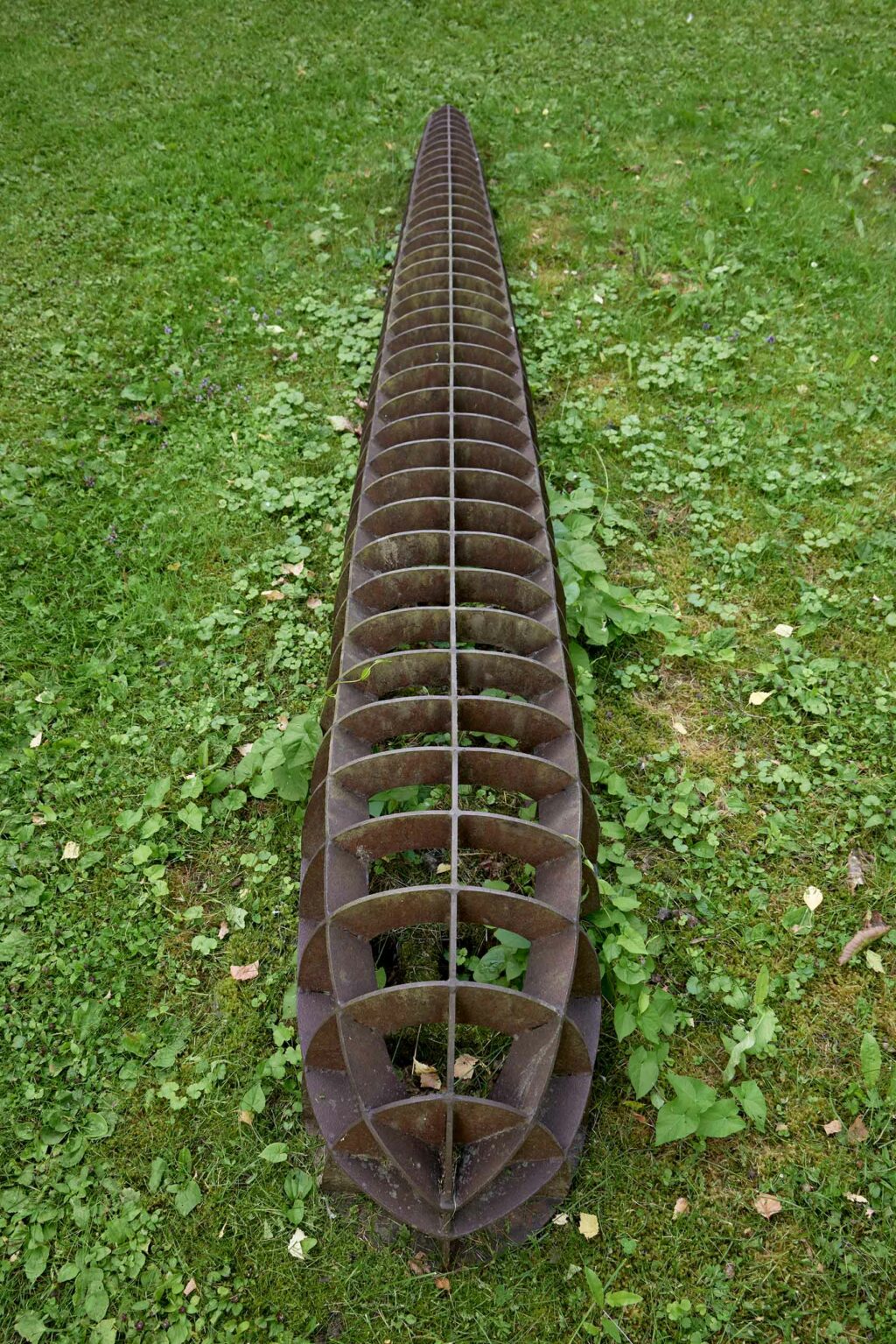 Bård Breivik, Mass and Shell and Construction, 1983. Granite, cast iron and steel. Sara Hildén Foundation