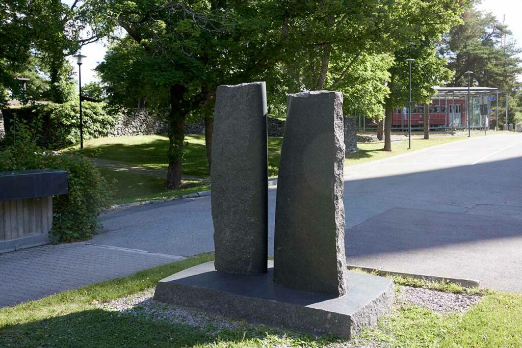 Harry Kivijärvi, Expectation, 1974. Dioritis. Sara Hildén Foundation